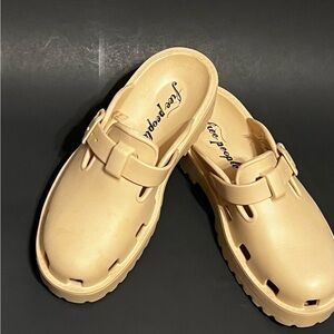 Free People Karlie Buckle Clog in Sand Dune Sz 8